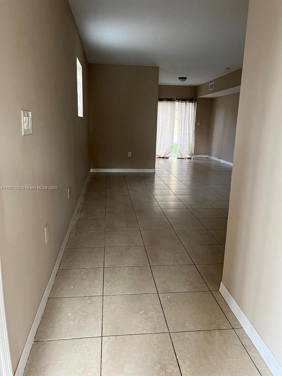 945 NE 33rd Ter 101