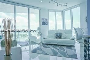 View photos, virtual tours, details... 6515 Collins Ave 1709