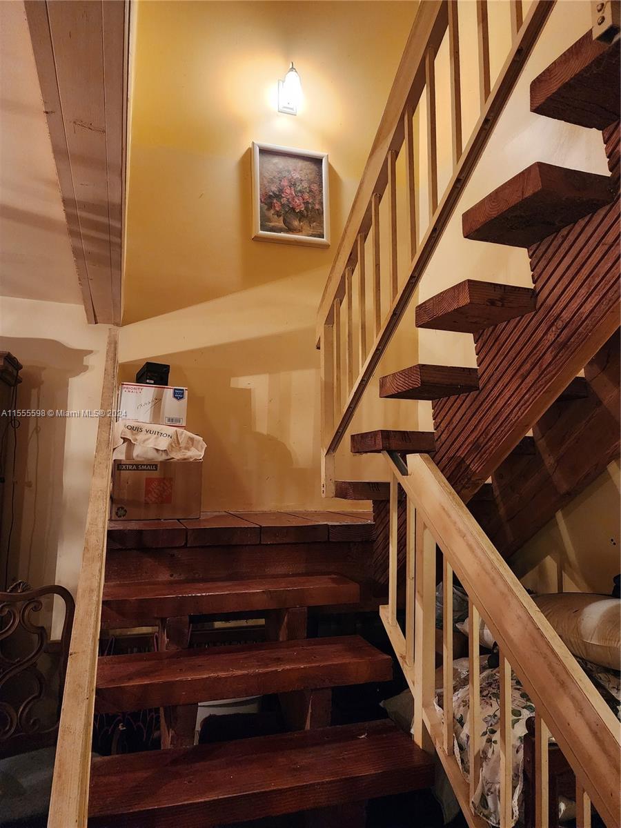 TRELLISES 3 CONDO - Residential
