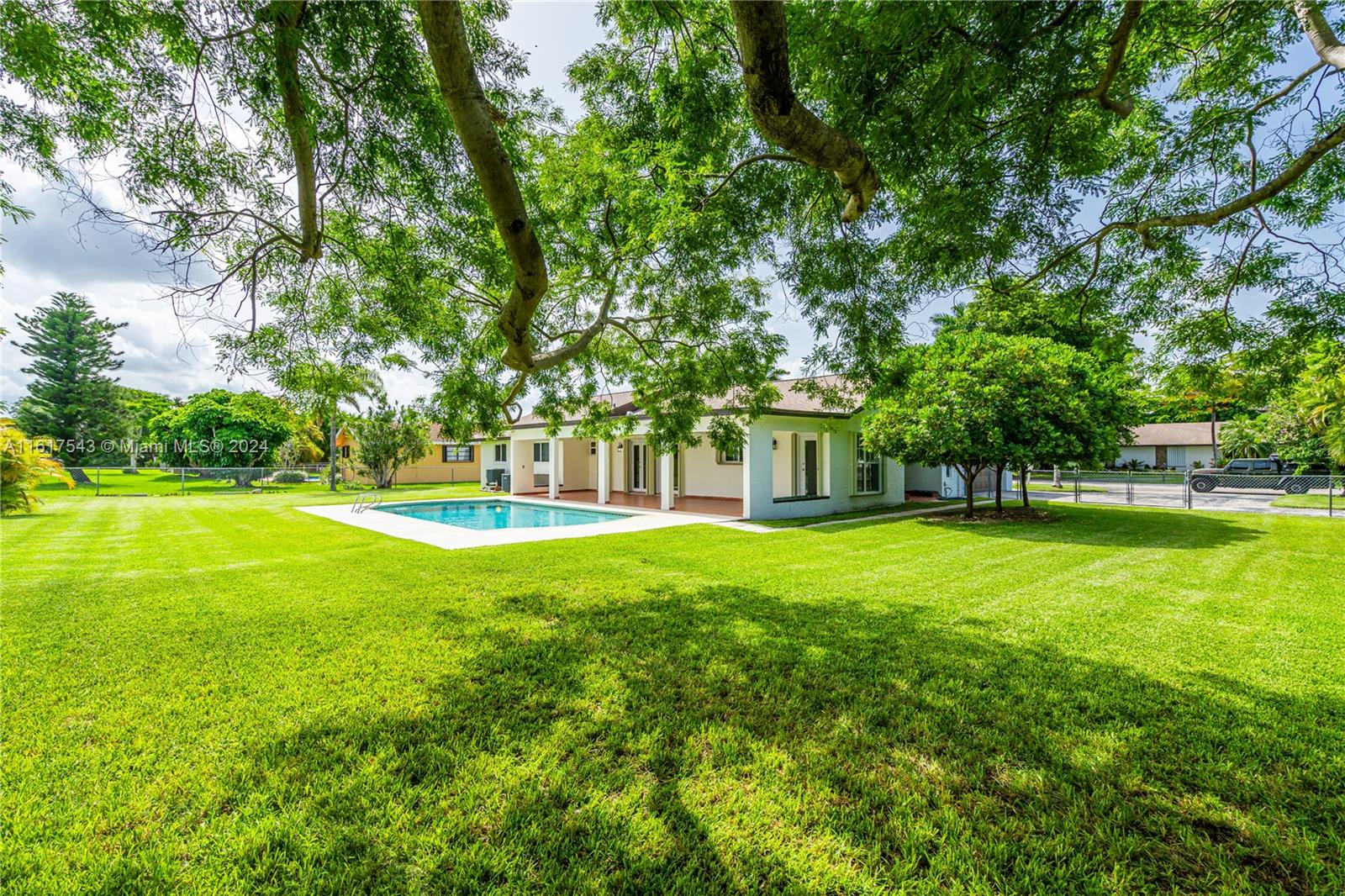 FOR RENT.  4/3 POOL HOME WITHIN WALKING DISTANCE TO THE FALLS, GYM, THEATRE, MULTIPLE SHOPPING CENTERS, RESTAURANTS, TRANSPORTATION, ETC.  THE HOME IS ON A FENCED 1/3 ACRE. SHE'S A TRI SPLIT WITH PRIVATE COURTYARD, SEMI-OPEN FLOOR PLAN, UPDATED KITCHEN, LG. PRIMARY SUITE. LUSHLY LANDSCAPED THAT BACK UP TO A CANAL, FULLY FENCED AND WIRED FOR SECURITY. PALMETTO MIDDLE AND KILLIAN SCHOOL DISTRICTS!! READY FOR IMMEDIATE OCCUPANCY. NO ASSOCIATIONS....