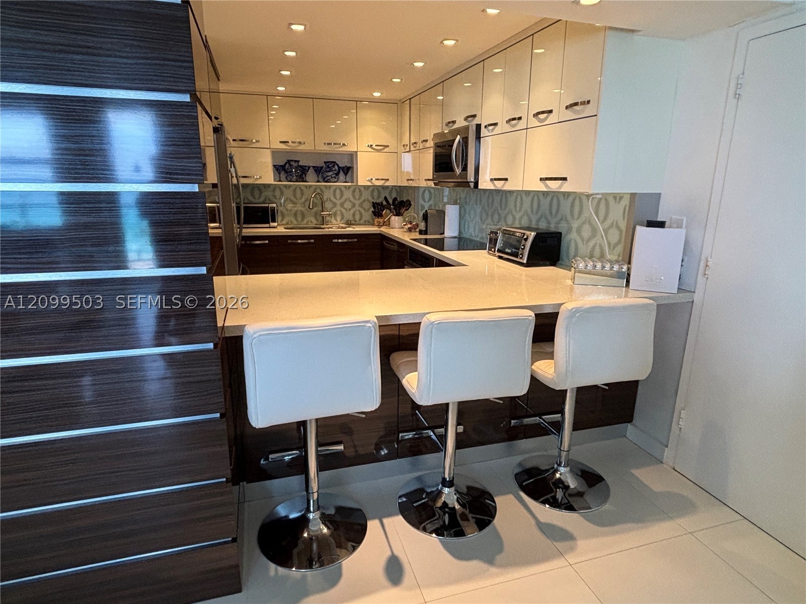 9511 Collins Ave 604