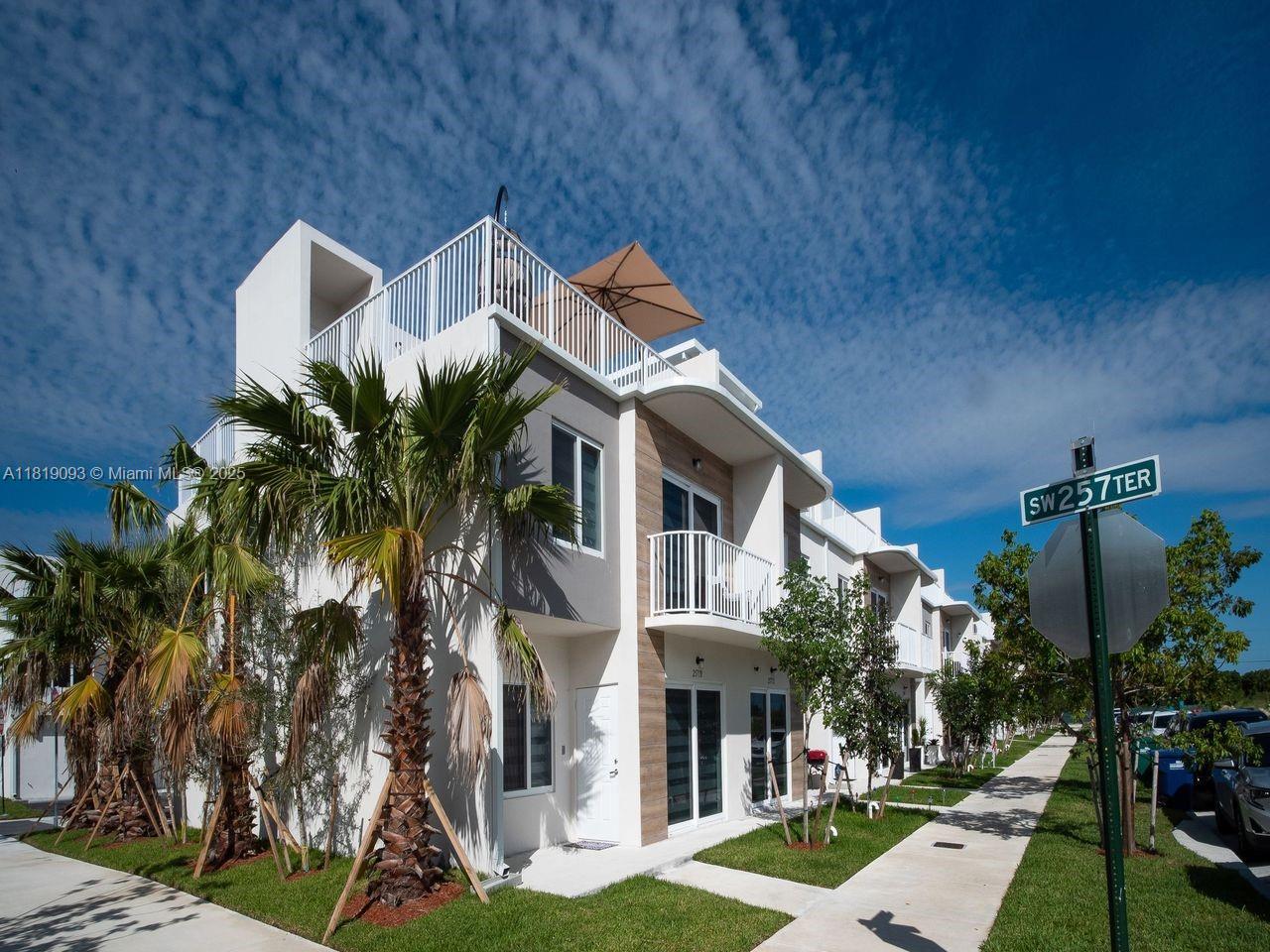 Property for Sale at 25718 Sw 143rd Path, Homestead, Miami-Dade County, Florida - Bedrooms: 4 
Bathrooms: 4  - $440,000