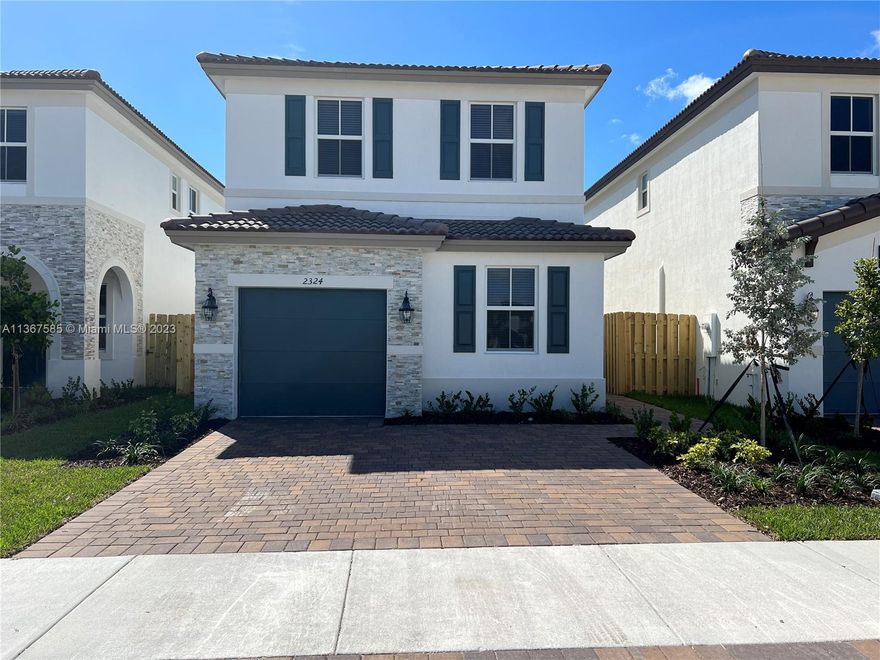 Brand new single home with big fence patio at Westview North, easy access to the major highways, wonderful new gated community with clubhouse.