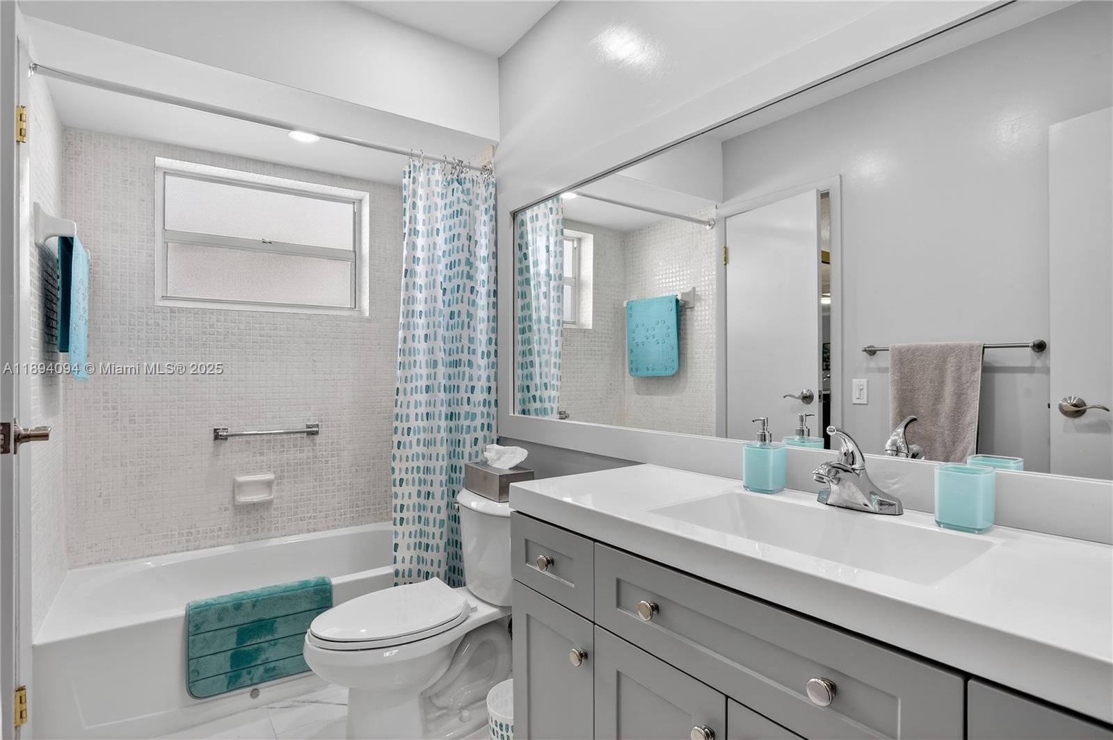 SEAGRAPE GARDENS CONDO - Residential