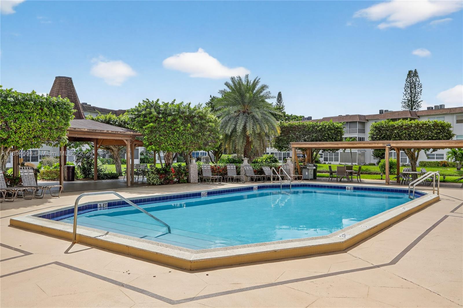 SEAGRAPE GARDENS CONDO - Residential