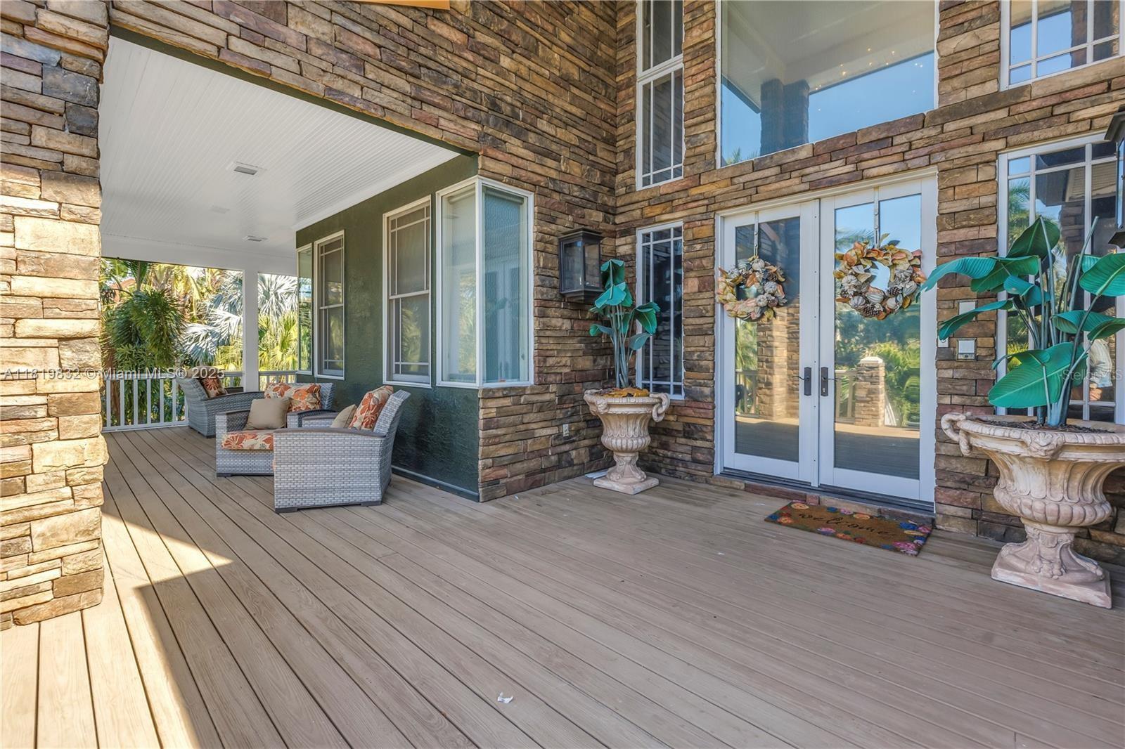 8755 Commodore Dr