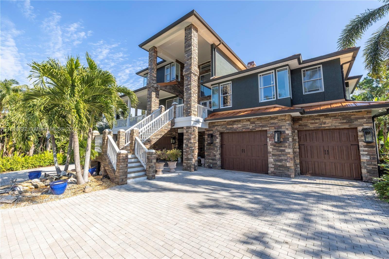 8755 Commodore Dr
