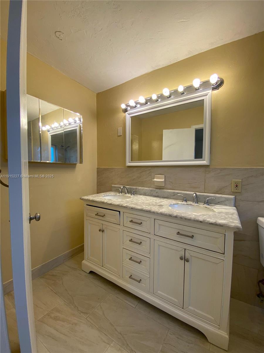 SIXTH AVENUE PARK - Residential Lease