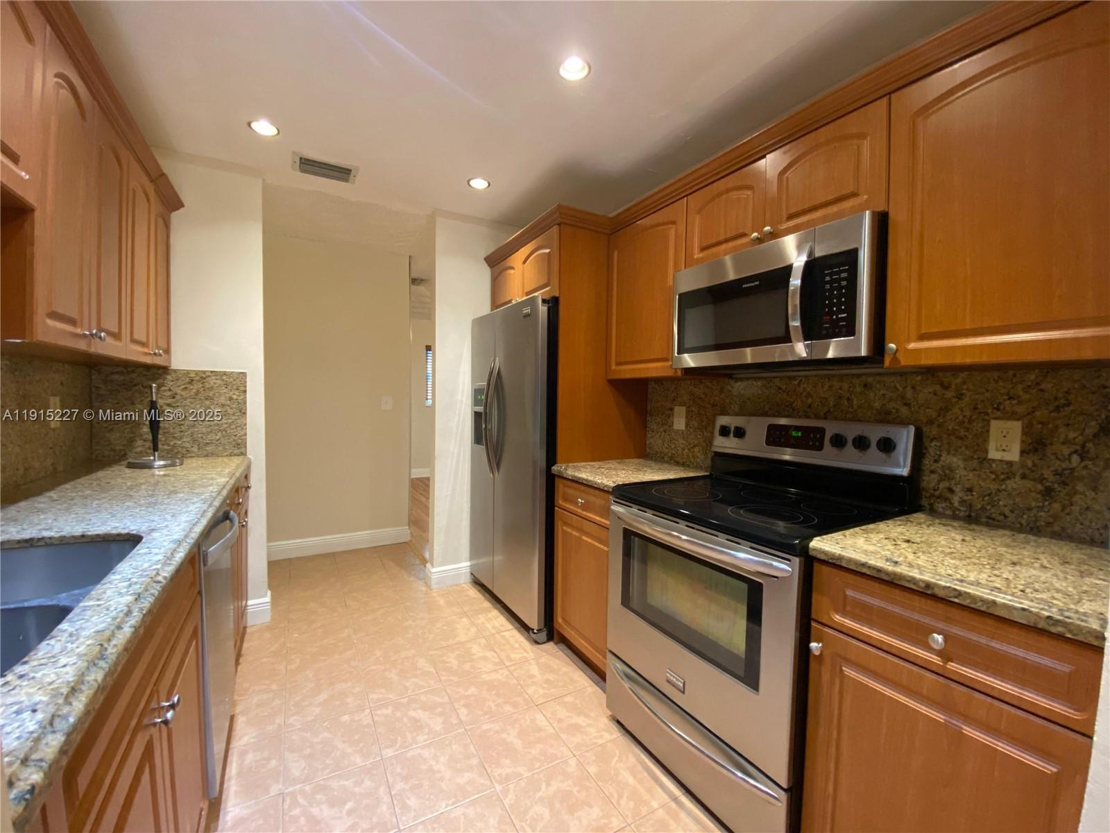 SIXTH AVENUE PARK - Residential Lease