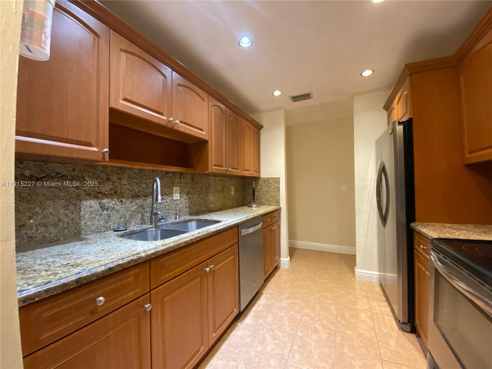 SIXTH AVENUE PARK - Residential Lease