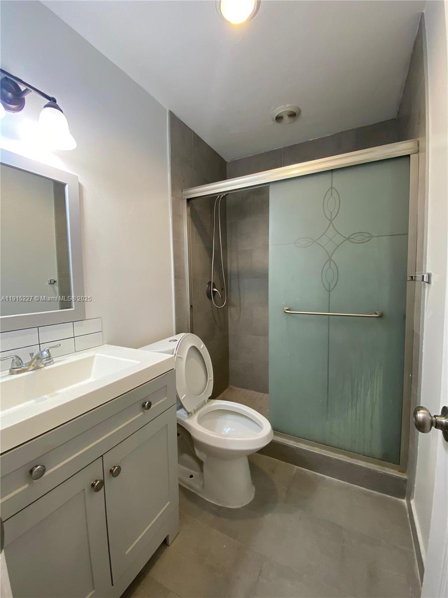 SIXTH AVENUE PARK - Residential Lease