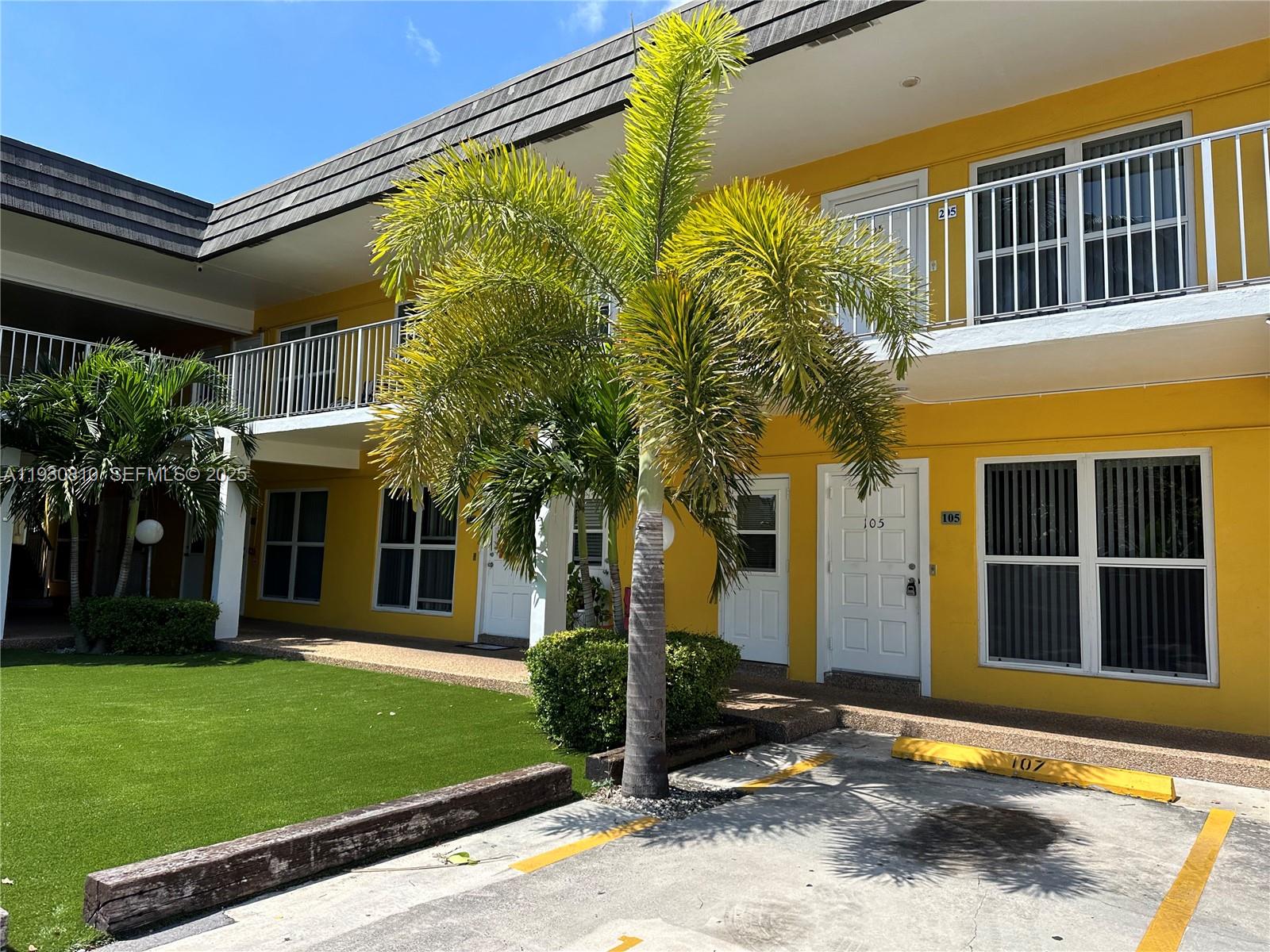 HOLLYWOOD LITTLE RANCHES - Residential Lease