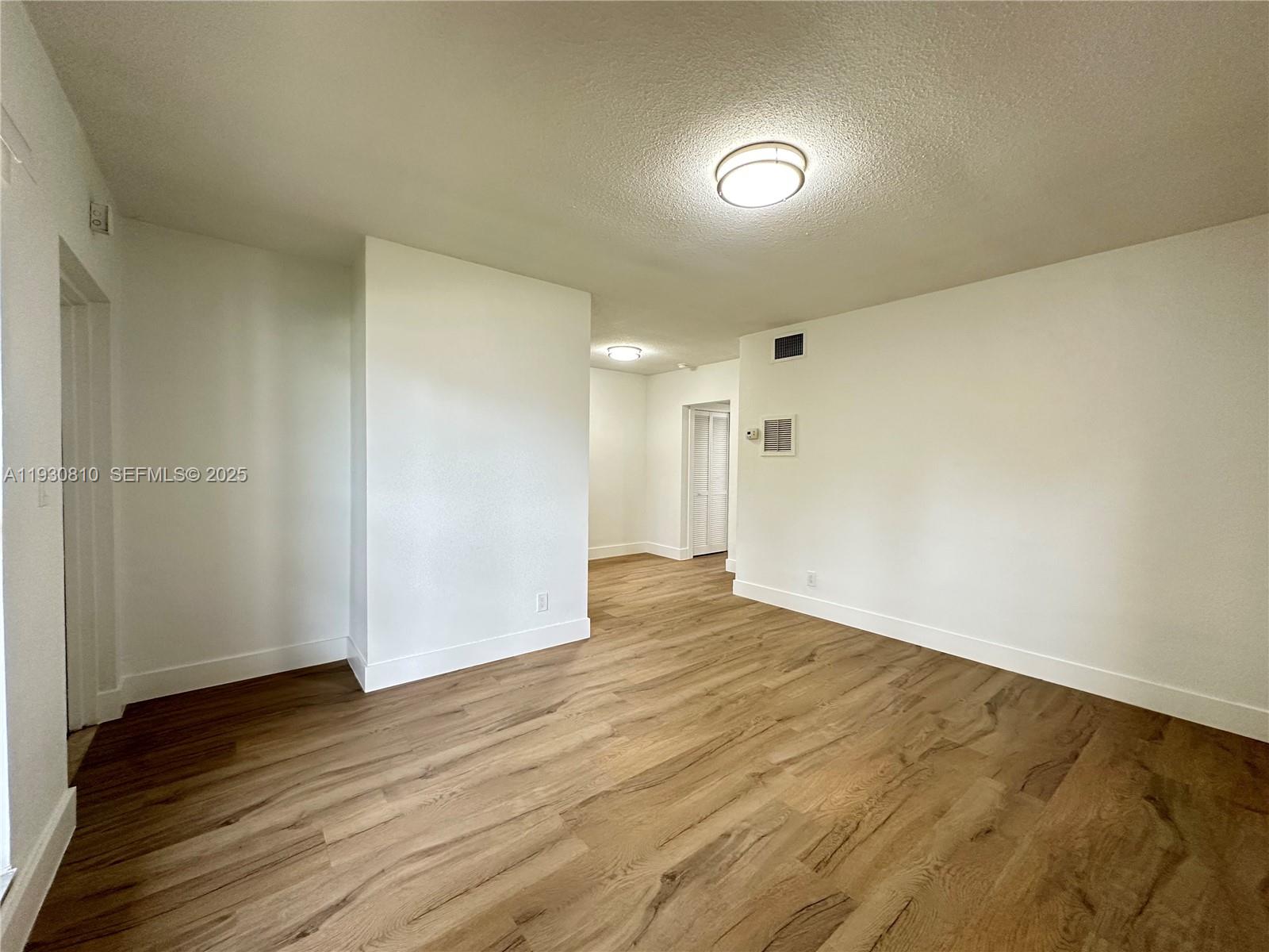 HOLLYWOOD LITTLE RANCHES - Residential Lease