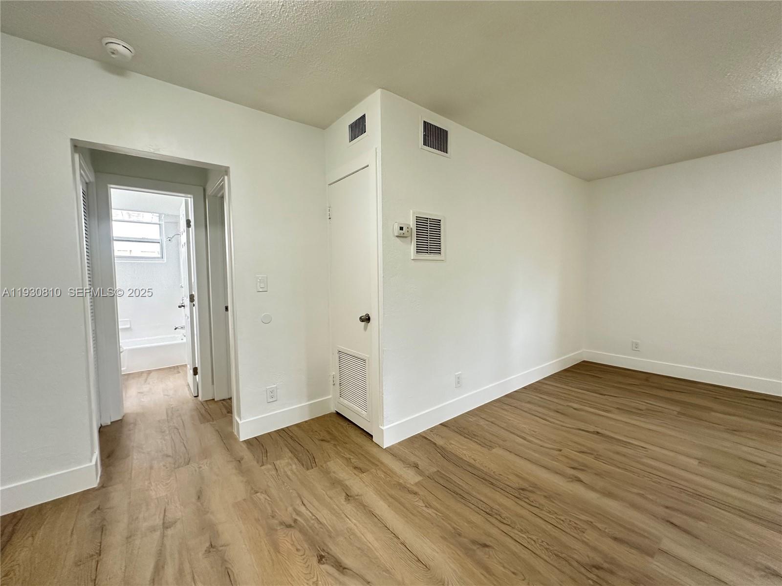 HOLLYWOOD LITTLE RANCHES - Residential Lease