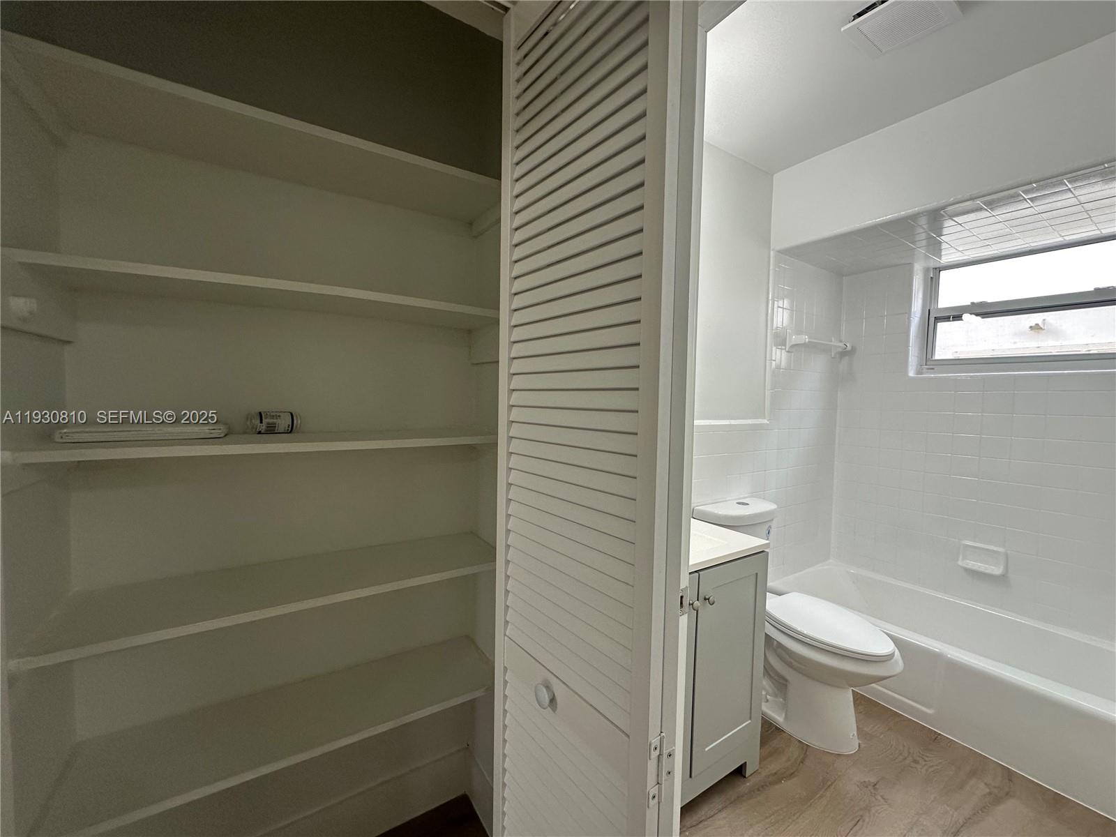 HOLLYWOOD LITTLE RANCHES - Residential Lease