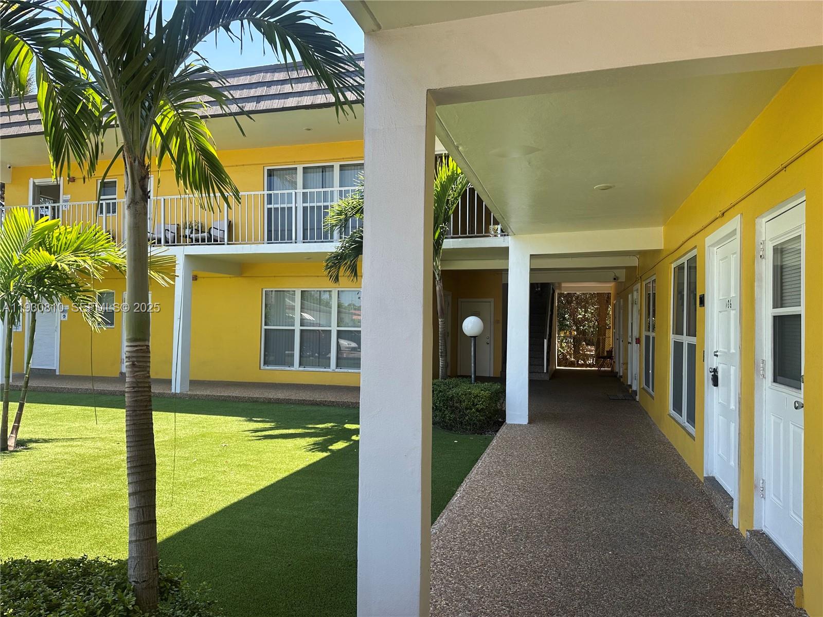 HOLLYWOOD LITTLE RANCHES - Residential Lease