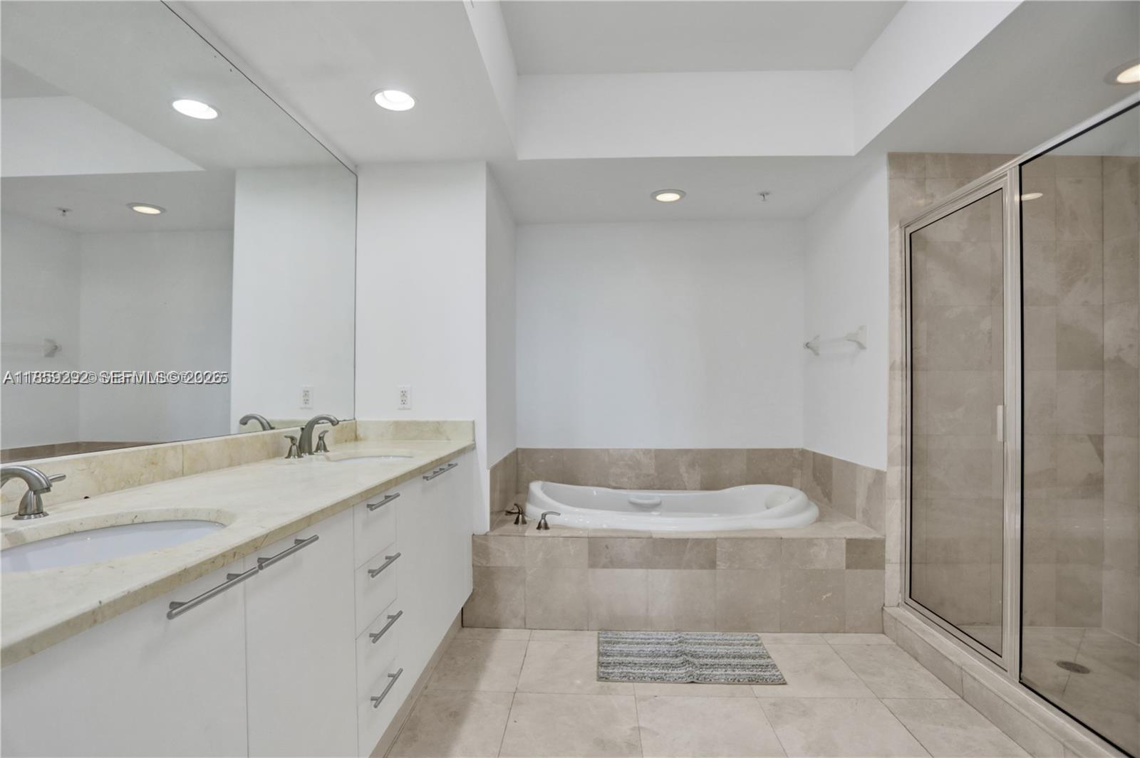 THE OAKS I CONDO - Residential