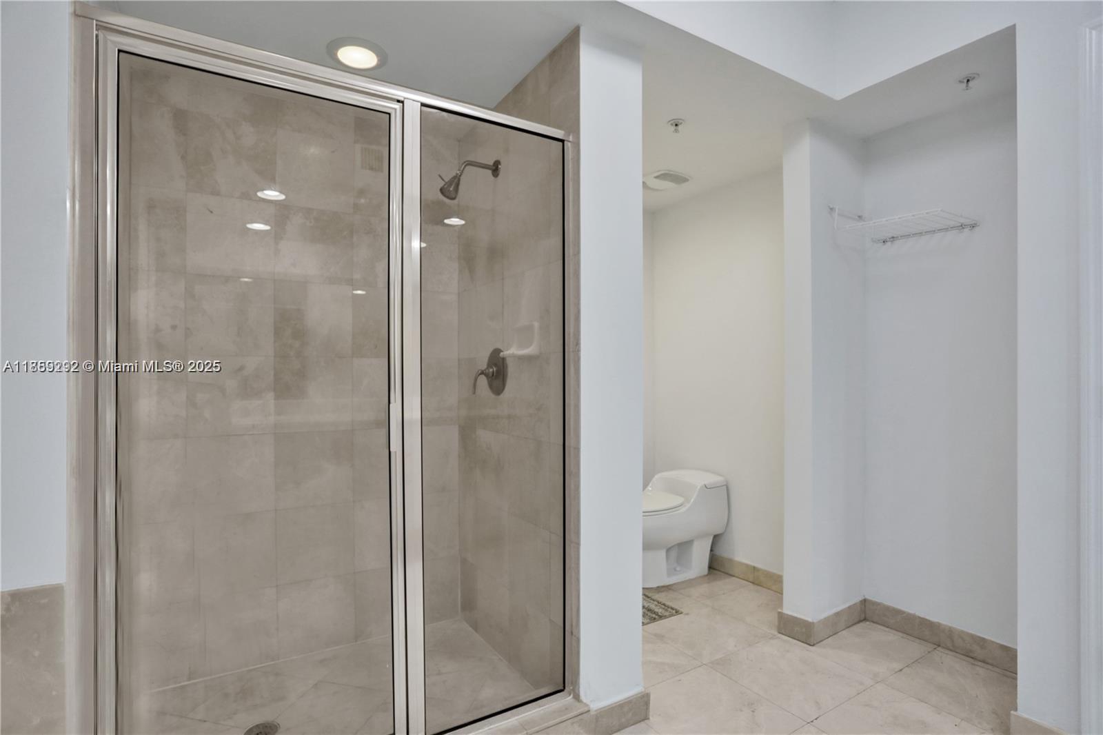 THE OAKS I CONDO - Residential