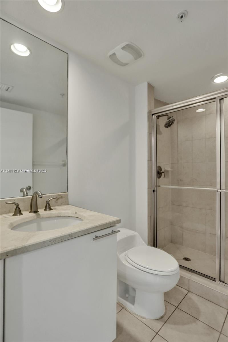 THE OAKS I CONDO - Residential