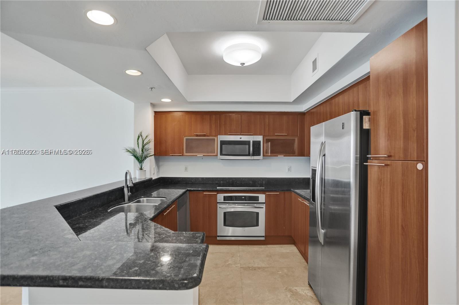 THE OAKS I CONDO - Residential