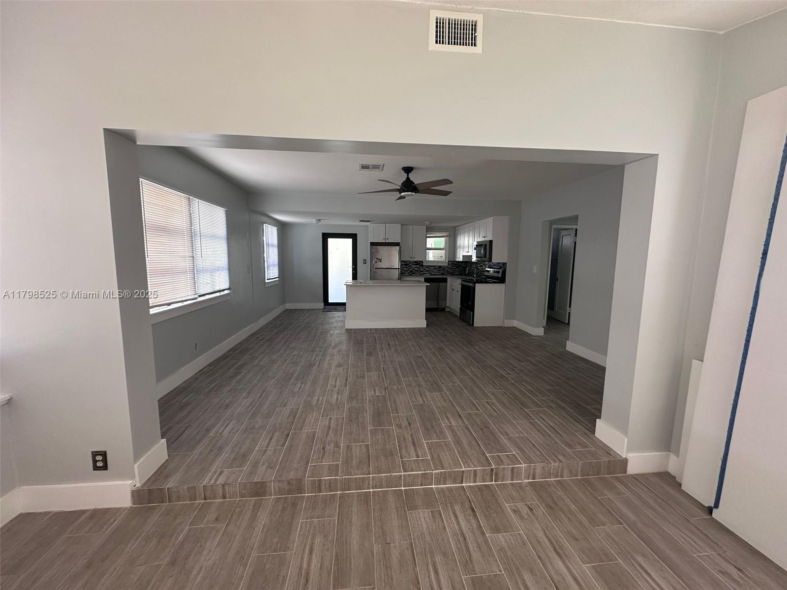 209 SW 5th St 1