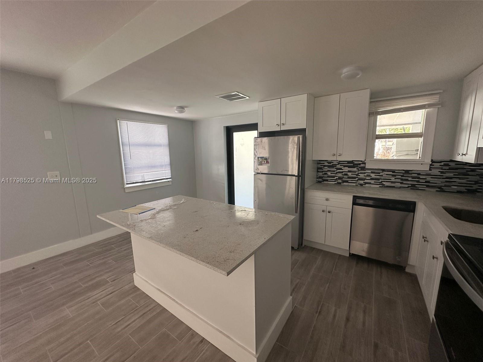 209 SW 5th St 1