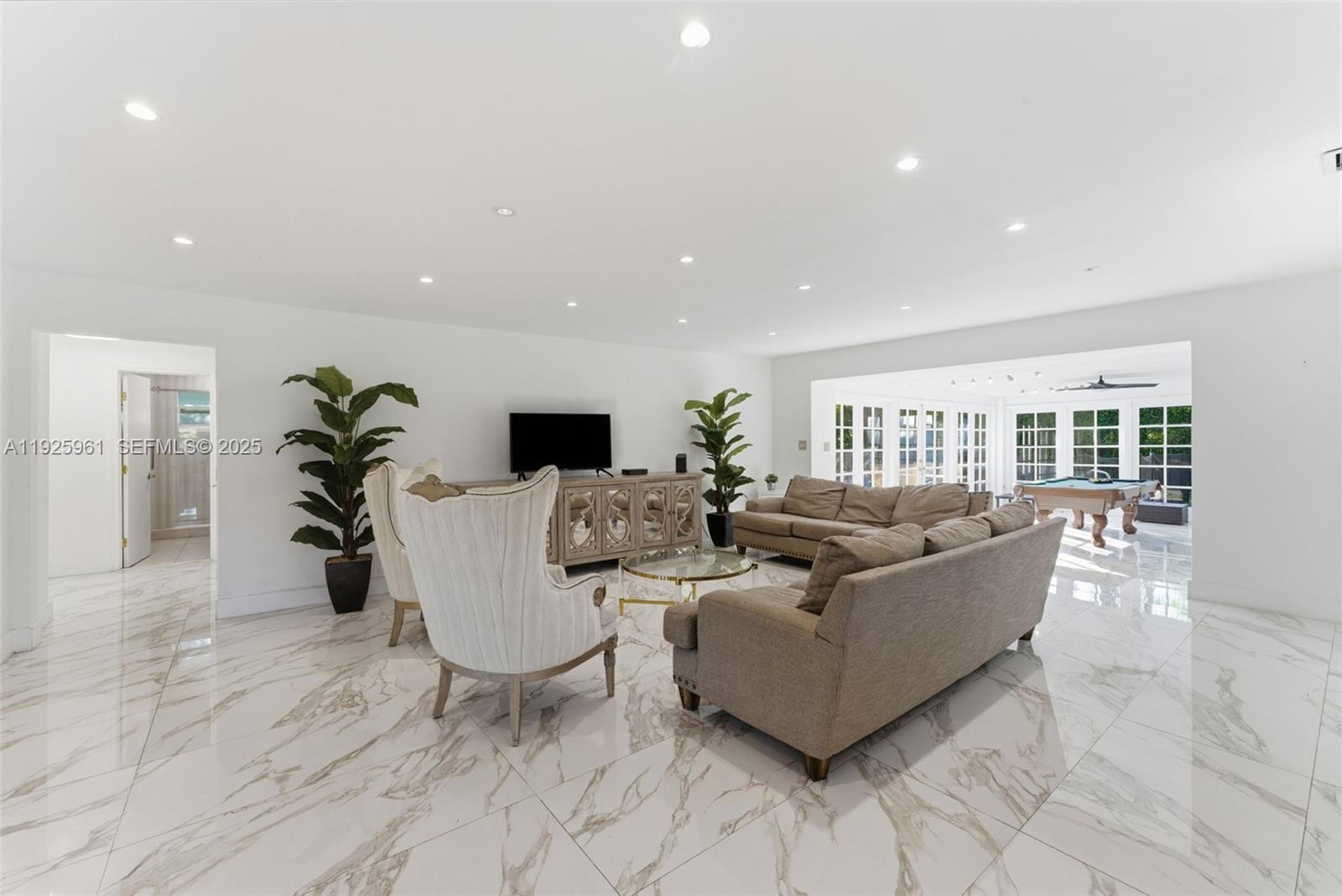 CENTRAL GOLF SEC OF HOLLY - Residential Lease