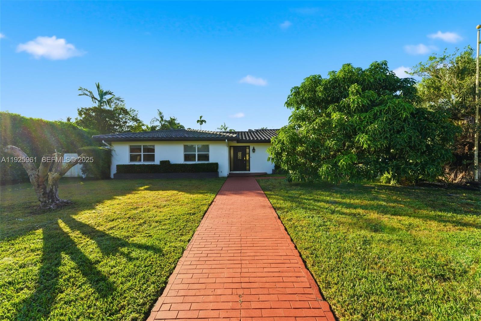 CENTRAL GOLF SEC OF HOLLY - Residential Lease