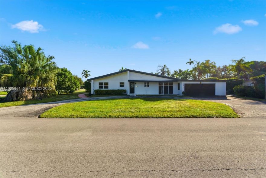 This listing describes a beautifully renovated and spacious 4-bedroom, 3-bathroom home located in a quiet yet centrally positioned neighborhood in Hollywood. This flexible property is being offered for both short-term and long-term leases and can be rented either furnished or unfurnished to suit your needs. Residents will enjoy relaxing by the large pool, utilizing the bright Florida room, and entertaining guests in the beautiful, host-friendly kitchen.

The garage is not part of the home lease***