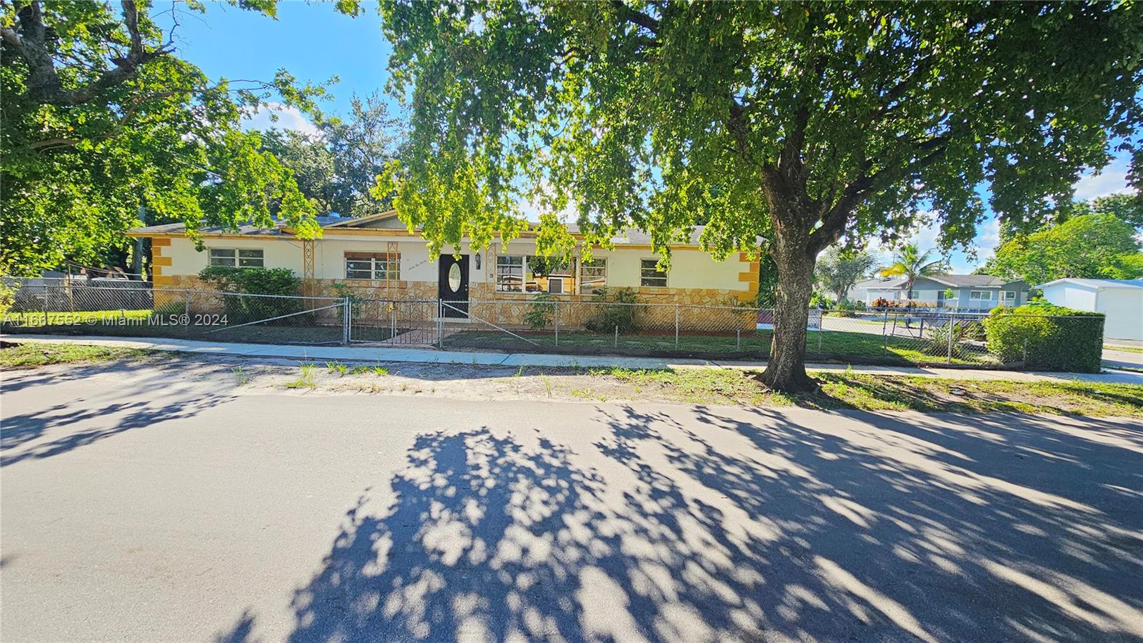 Property for Sale at 3230 N 23rd Ave, Hollywood, Broward County, Florida - Bedrooms: 5 
Bathrooms: 2  - $399,900