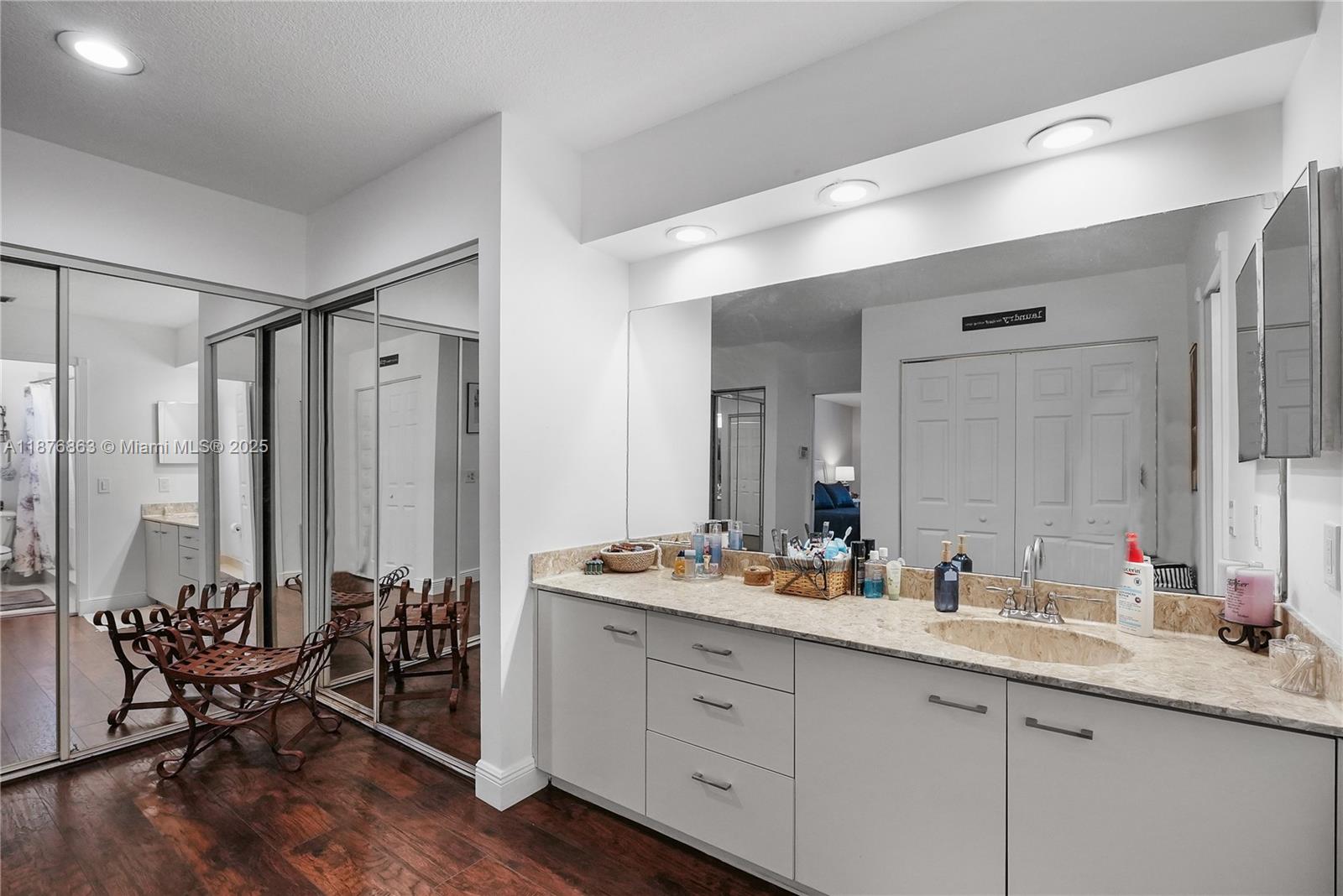 LAKES OF THE MEADOW SEC 2 - Residential