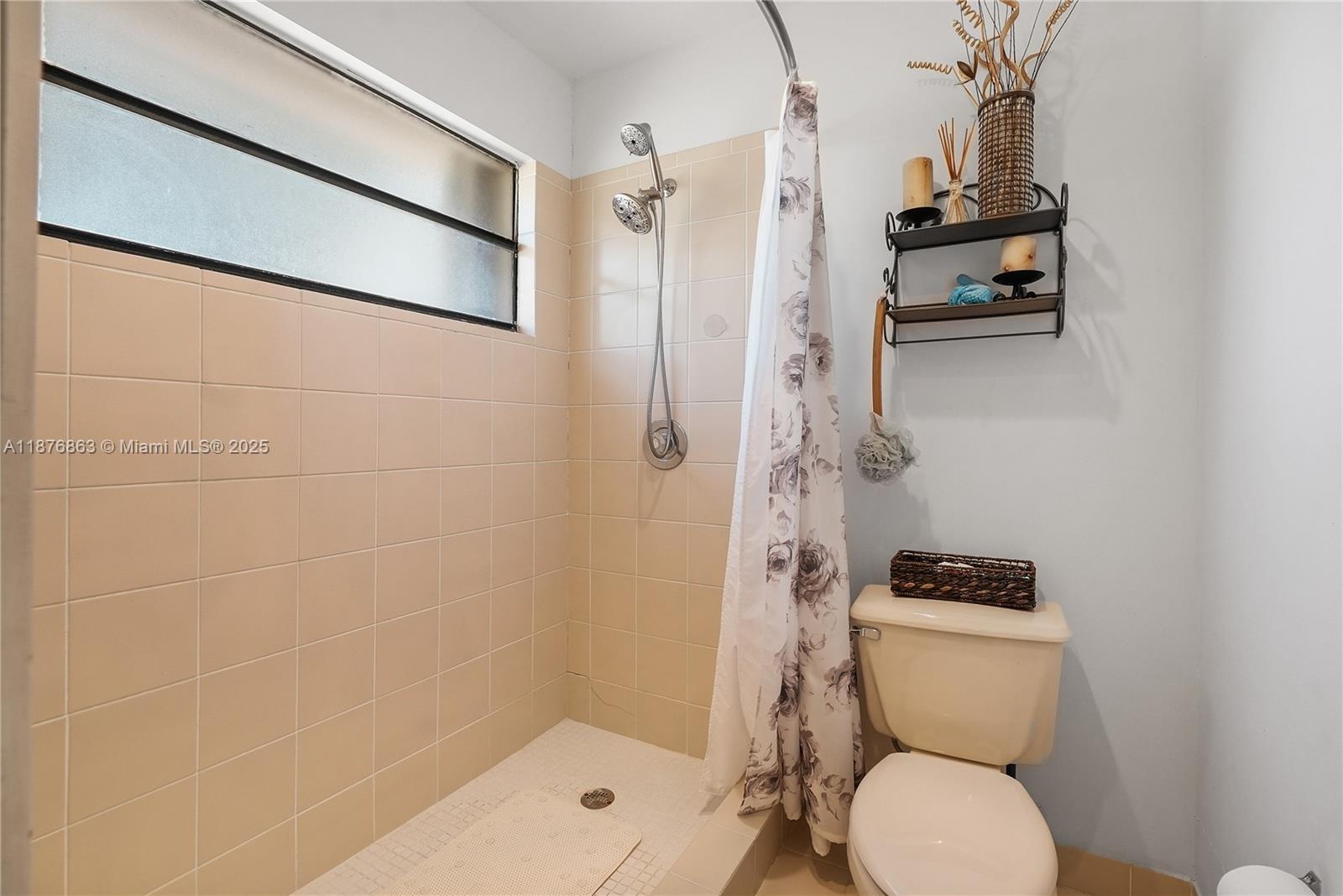 LAKES OF THE MEADOW SEC 2 - Residential