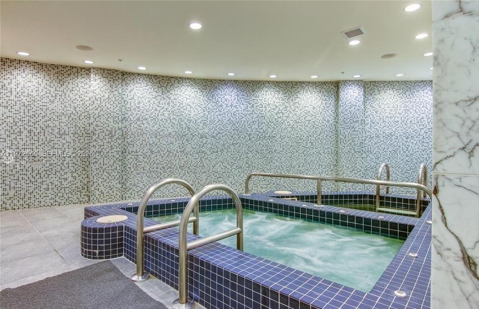 VIZCAYNE SOUTH CONDO - Residential