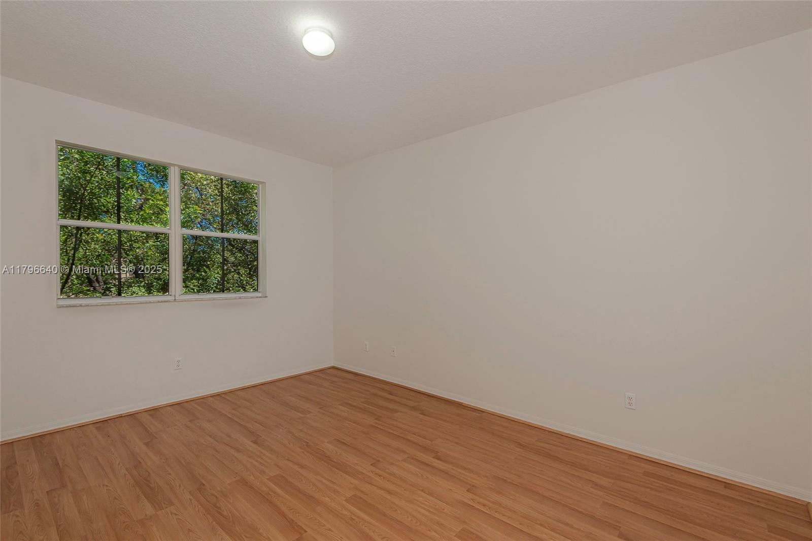 THUNDERBIRD PARK - Residential