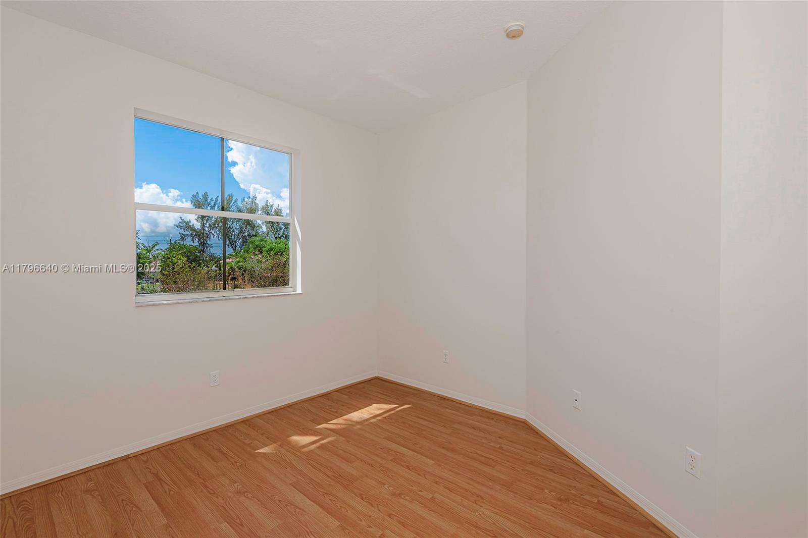 THUNDERBIRD PARK - Residential
