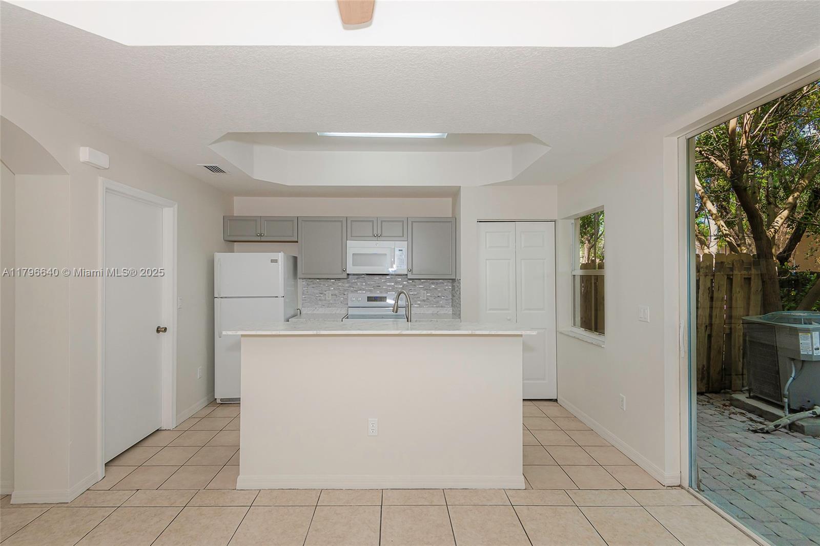 THUNDERBIRD PARK - Residential