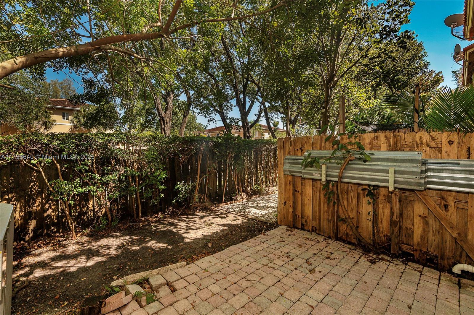 THUNDERBIRD PARK - Residential