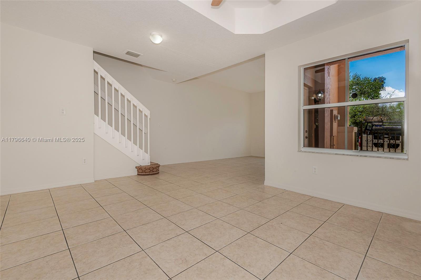 THUNDERBIRD PARK - Residential