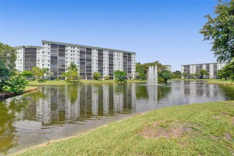 Photo of 2106 S Cypress Bend Dr #203, Pompano Beach, FL 33069 (MLS # A11561786)