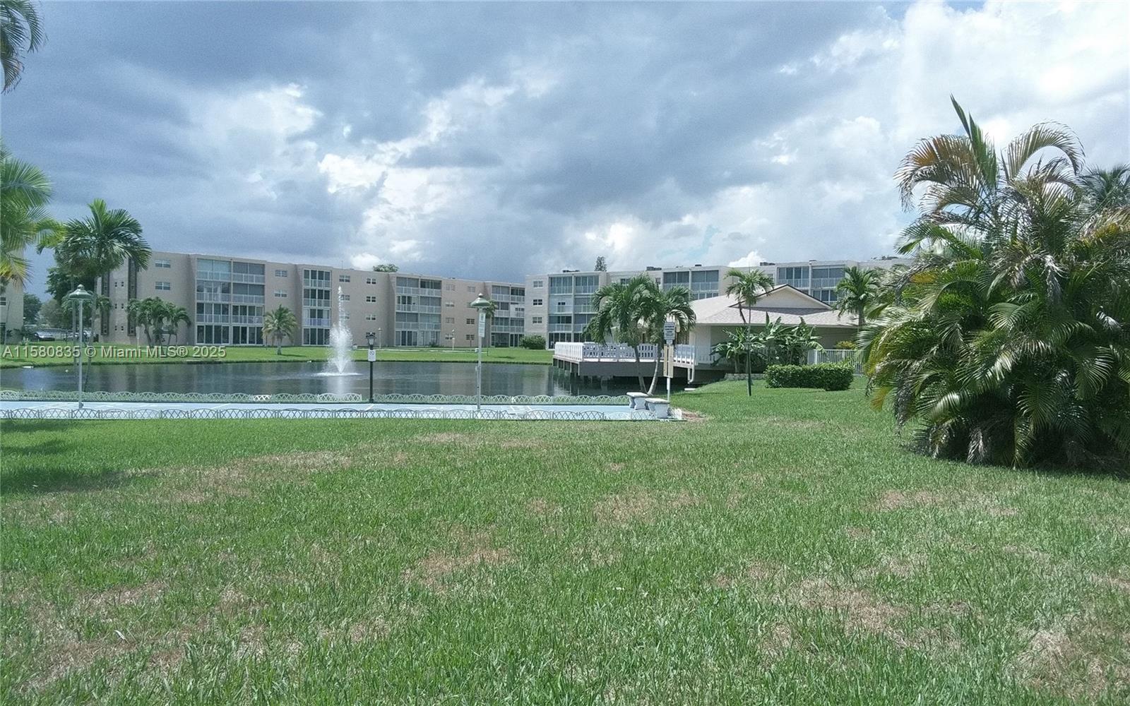MEADOWBROOK LAKES CONDO - Residential
