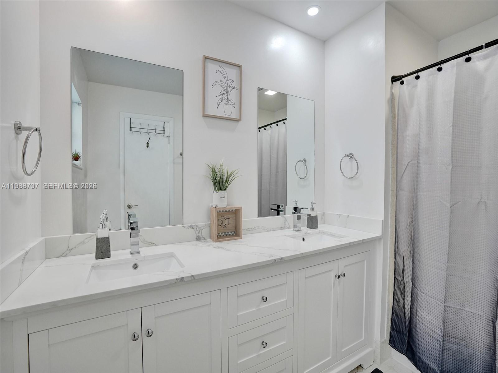 SHADOW WOOD - Residential