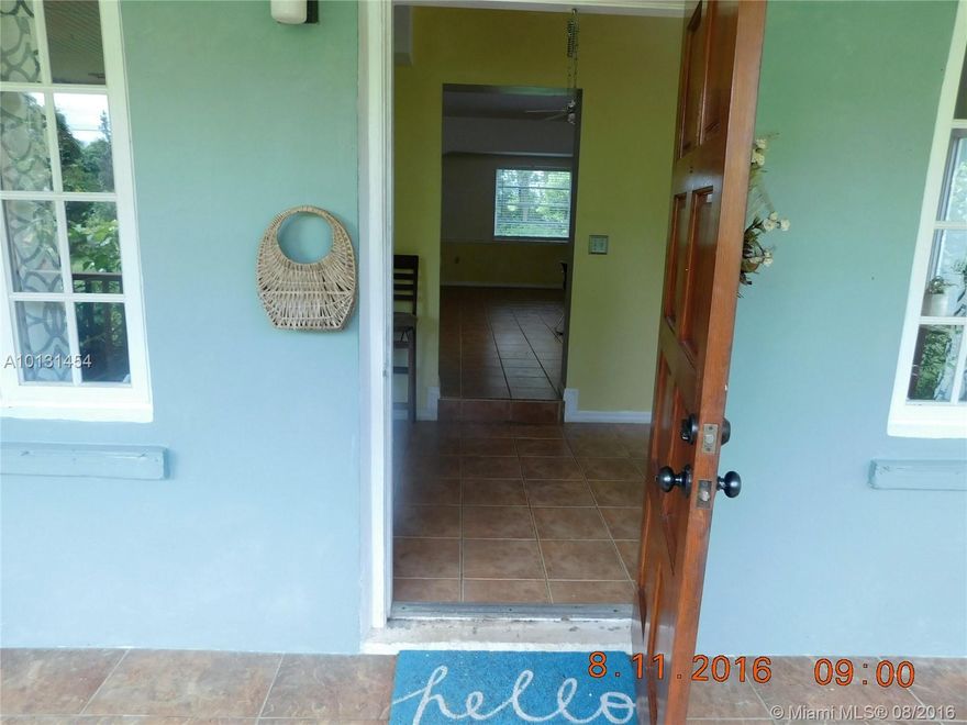 PEACEFUL, BEAUTIFUL DUPLEX. 2 BED & 1 BATH IN THE BEAUTIFUL TROPICAL FRUIT FARM. WASHER & DRYER INSIDE THE HOUSE. New: ss fridge, thankless water heater, washer & dryer. Just painted, redecorate and renovated. Tile throughout the house. No smoking/no pets.   Great place to call home, call now before is too late. WATER INCLUDED.