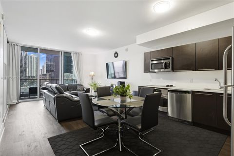 90 SW 3rd St 2214 Miami FL 33130