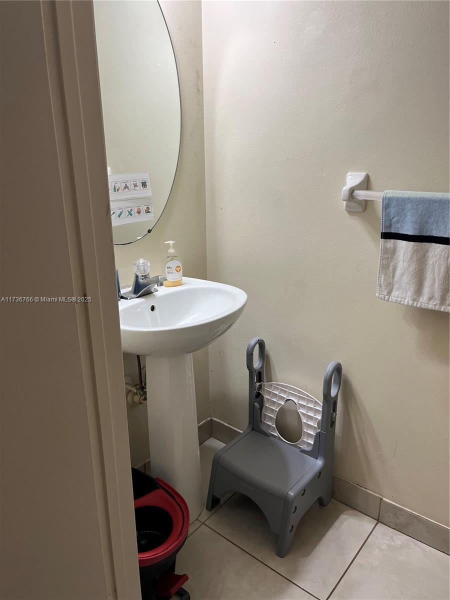 BANYAN OAKRIDGE COMMERCIA - Residential