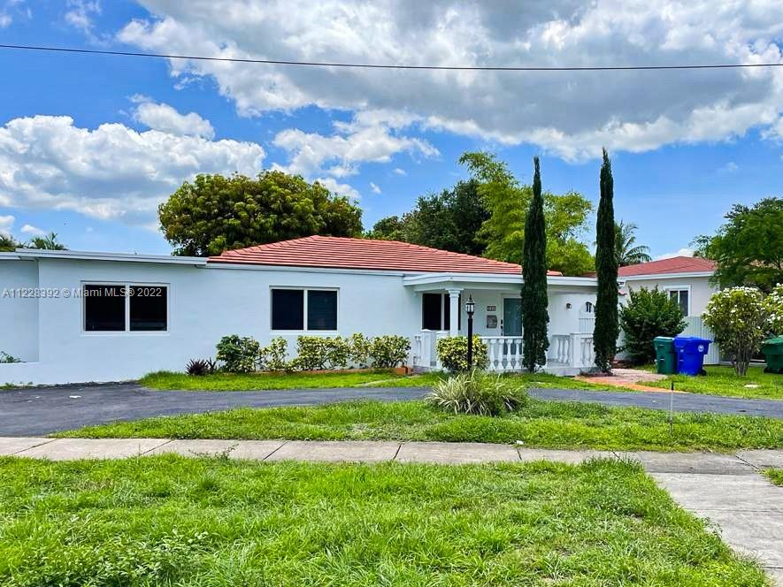 Unit 1 bedroom plus den renovated with luxury finishes with patio and parking.
Includes electricity, water, cable and fast internet.
Proof of income, police reports, id. along with CTL