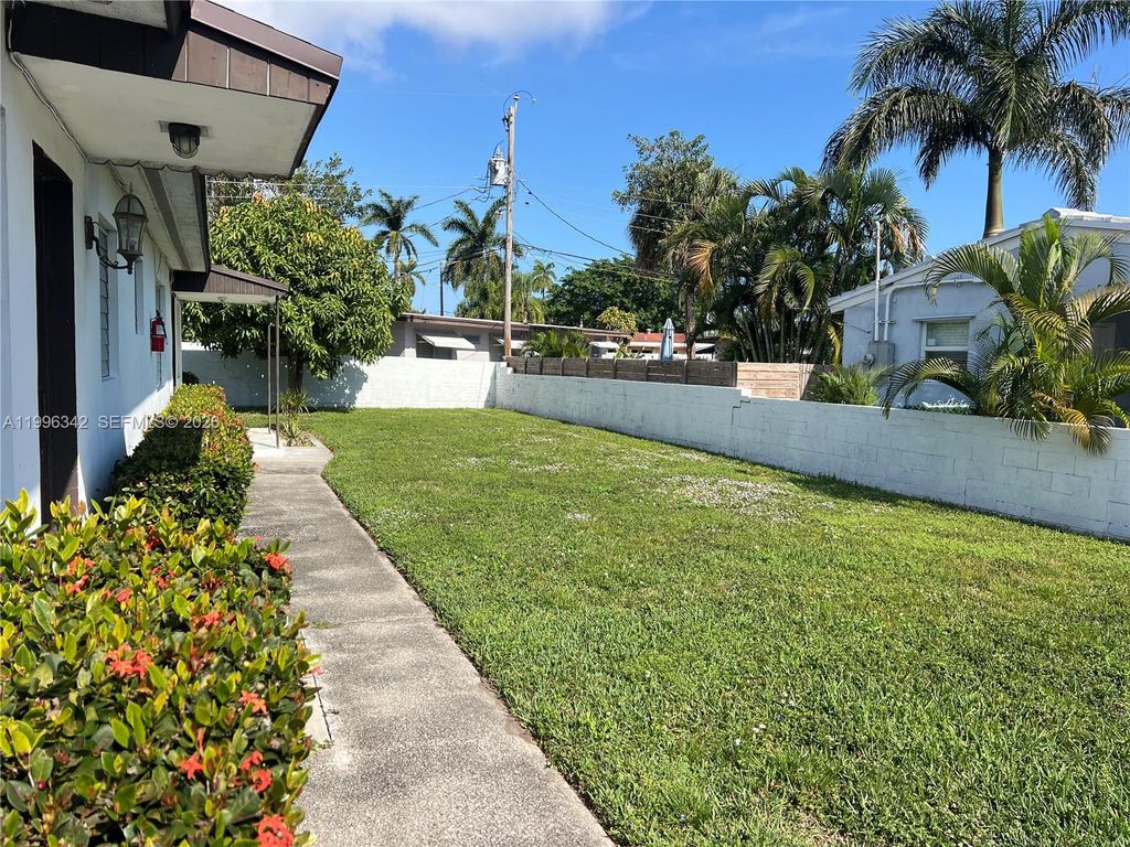 Photo of 809 NE 2nd St #2, Hallandale Beach, FL 33009 (MLS # A11996342)