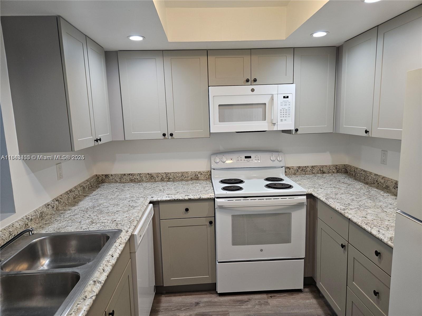 RACQUET CLUB OF DEER CREE - Residential Lease