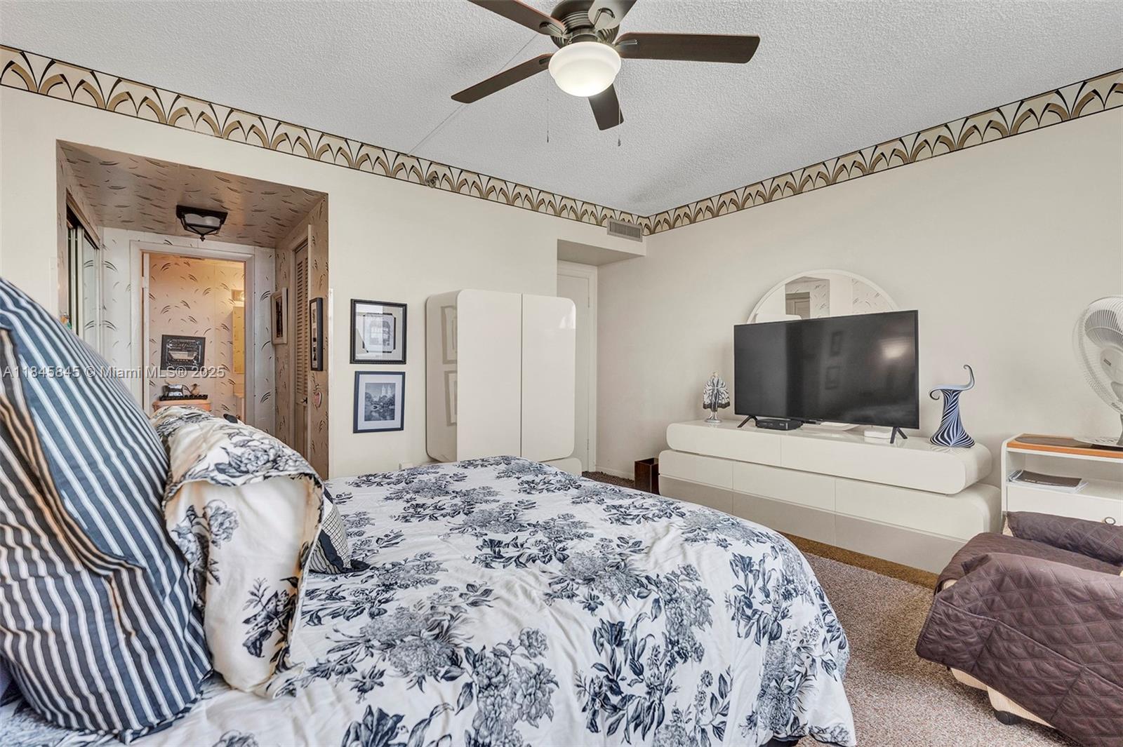 HILLCREST EAST NO 27 COND - Residential