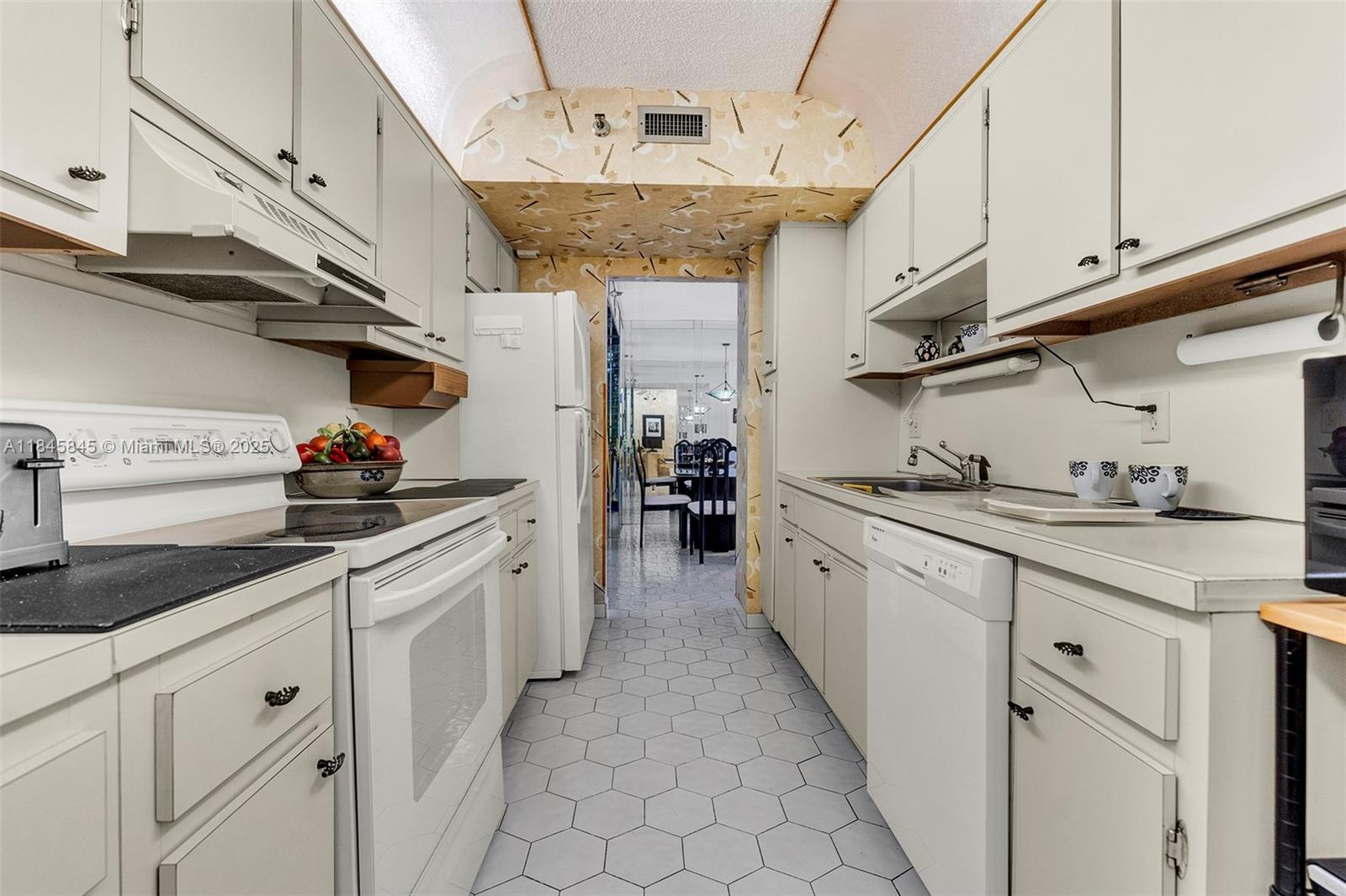 HILLCREST EAST NO 27 COND - Residential