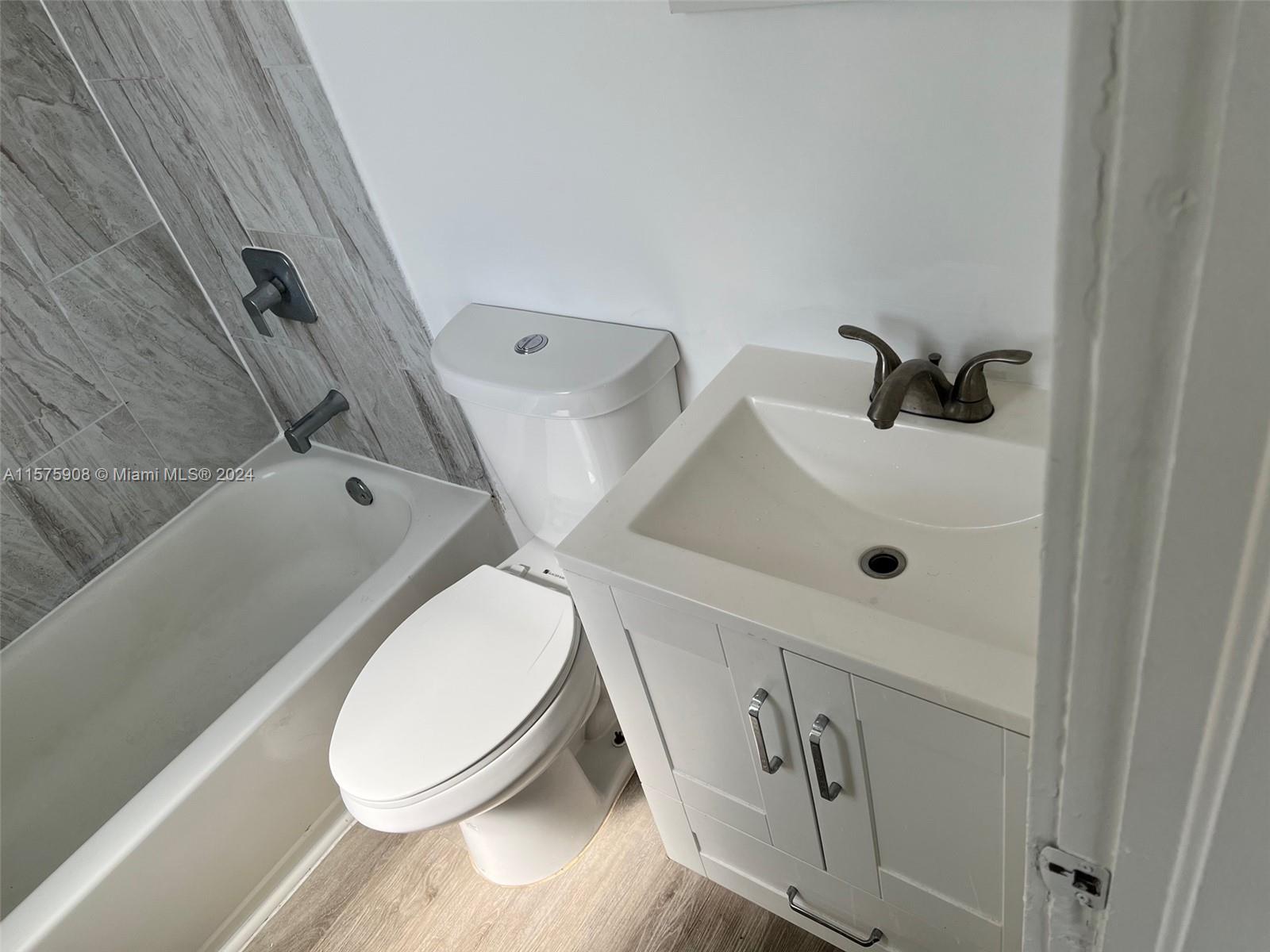 LAWRENCE ESTATES LAND COS - Residential Lease